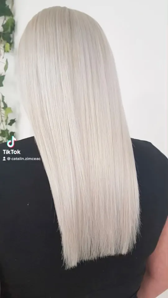 Blond alb
