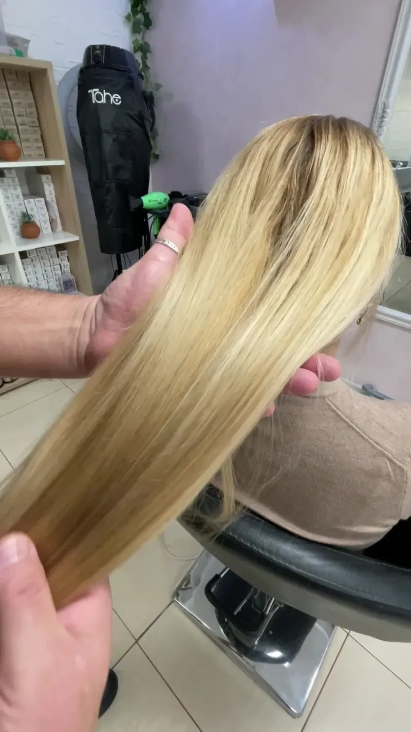 Blond în lucru, după vopsire